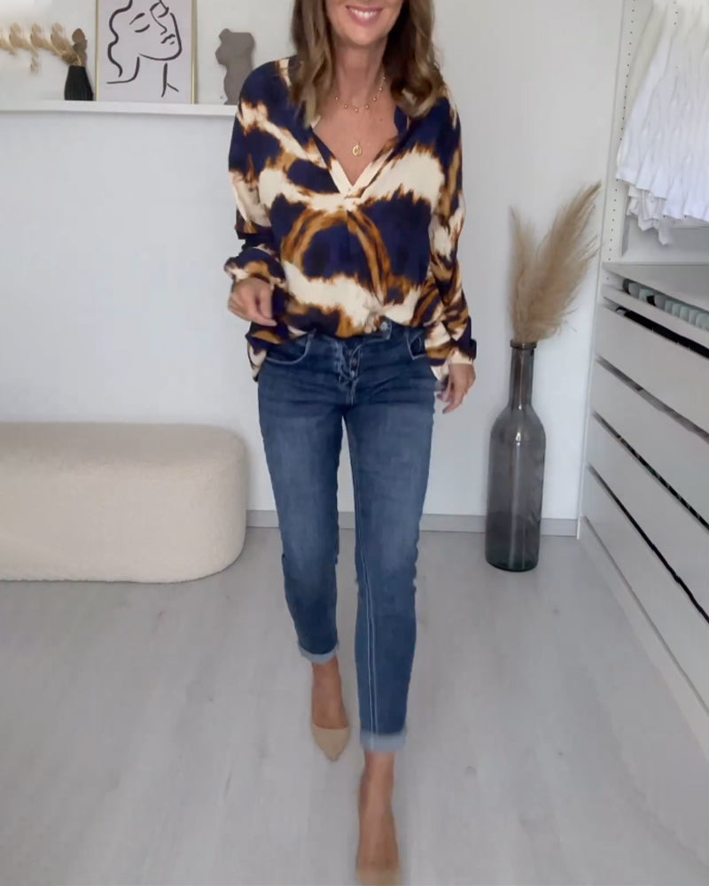 Teews | the Autumn Bluse mit Print und V-Ausschnitt