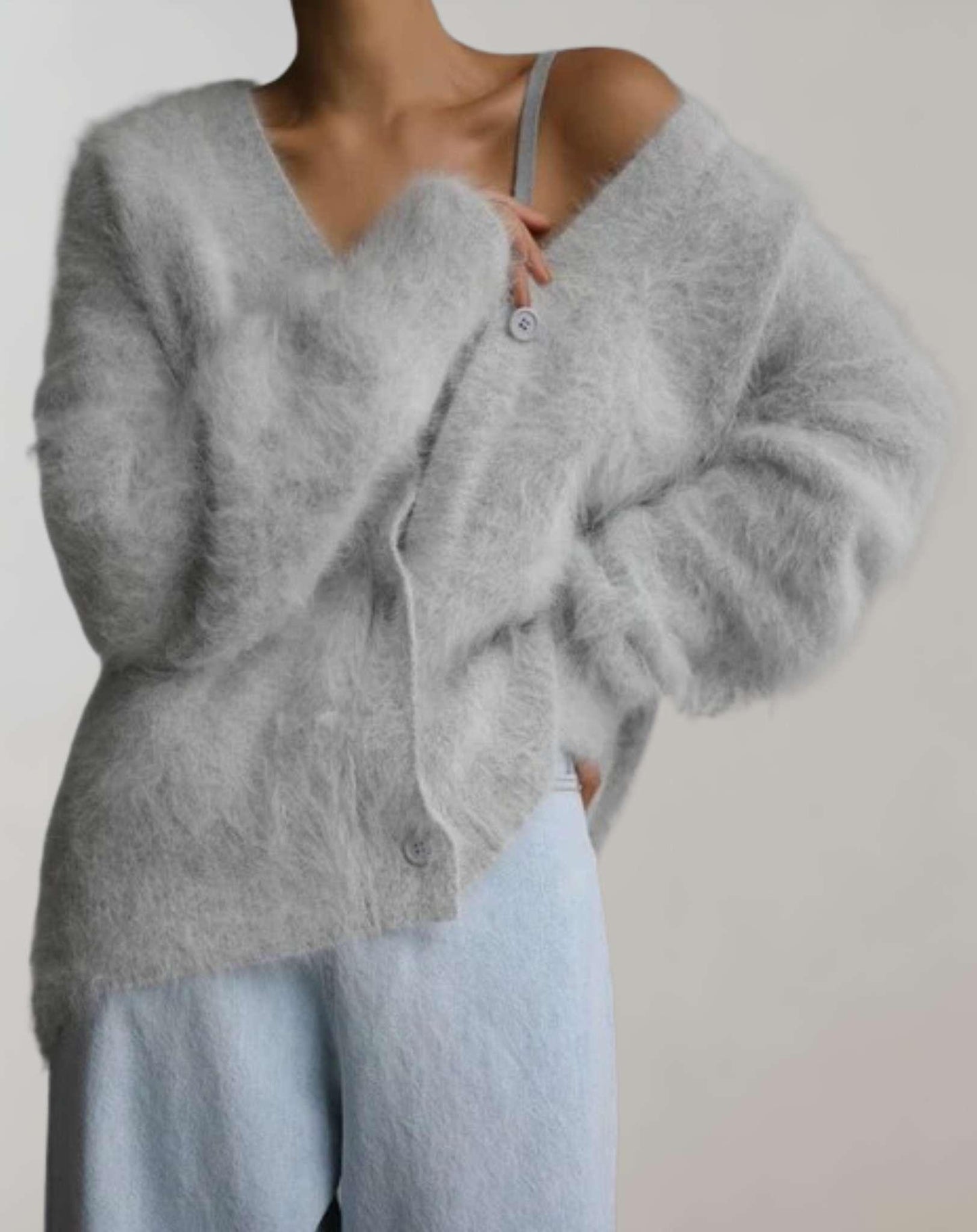 Abby | Übergroßer Mohair-Pullover mit V-Ausschnitt