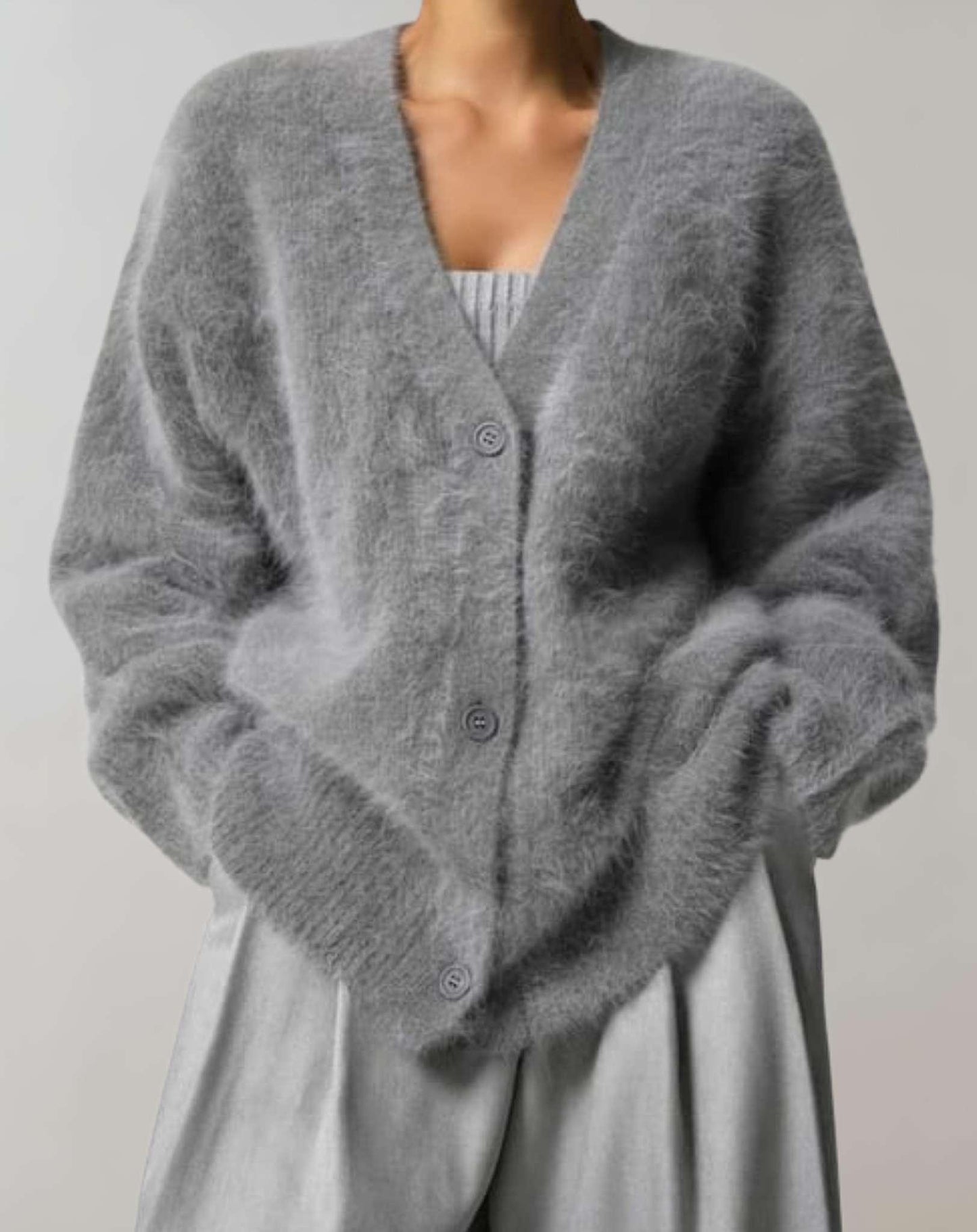 Abby | Übergroßer Mohair-Pullover mit V-Ausschnitt