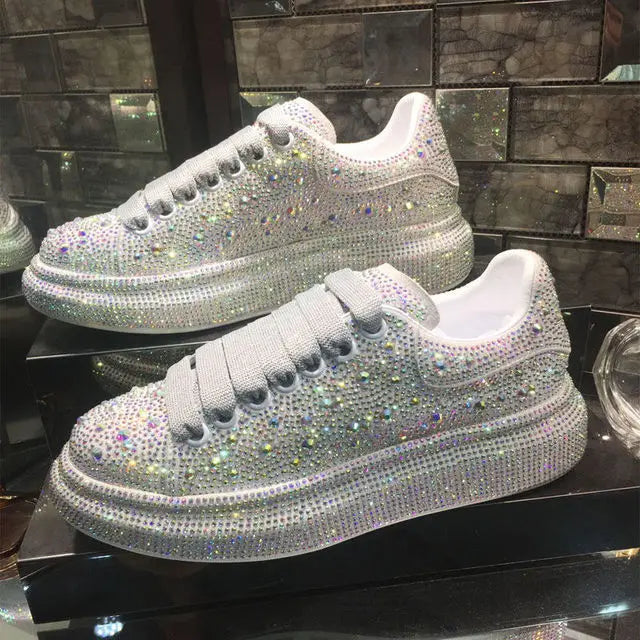 Sibyl | Glitzernde Sneakers mit Kristallverzierungen