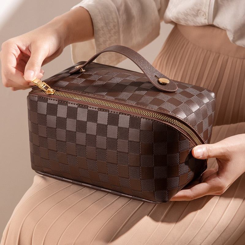 Janine | Luxuriöse karierte Kosmetiktasche