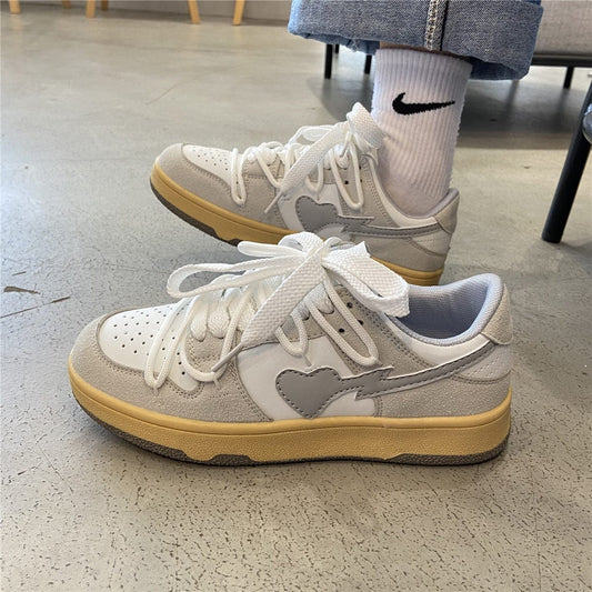 Aj | 70er Jahre Retro-Sneaker mit Herzmotiv