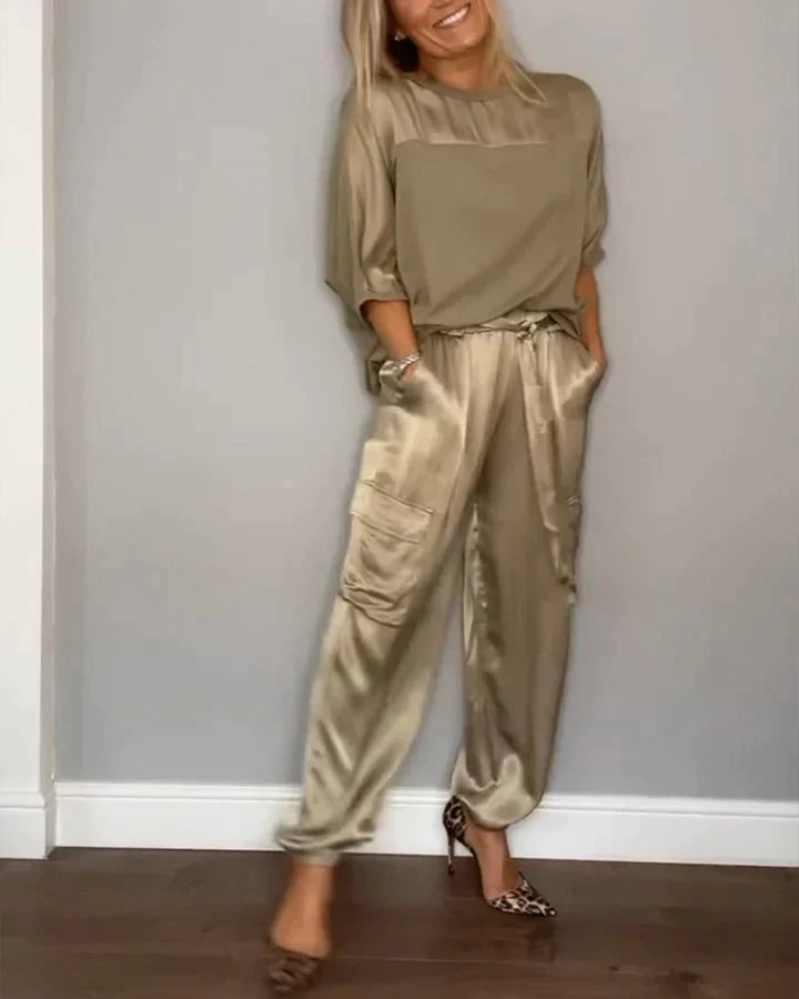 Katja | Jumpsuit aus glattem Satin mit halblangem Oberteil und Hose für Frauen