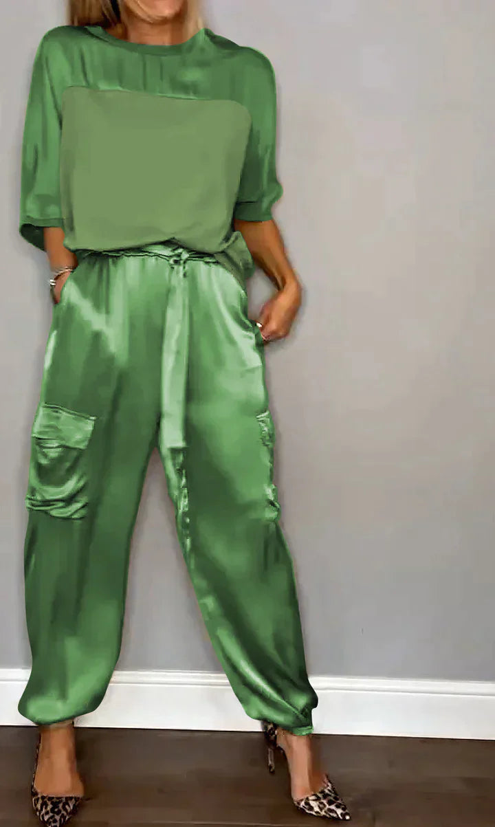 Katja | Jumpsuit aus glattem Satin mit halblangem Oberteil und Hose für Frauen